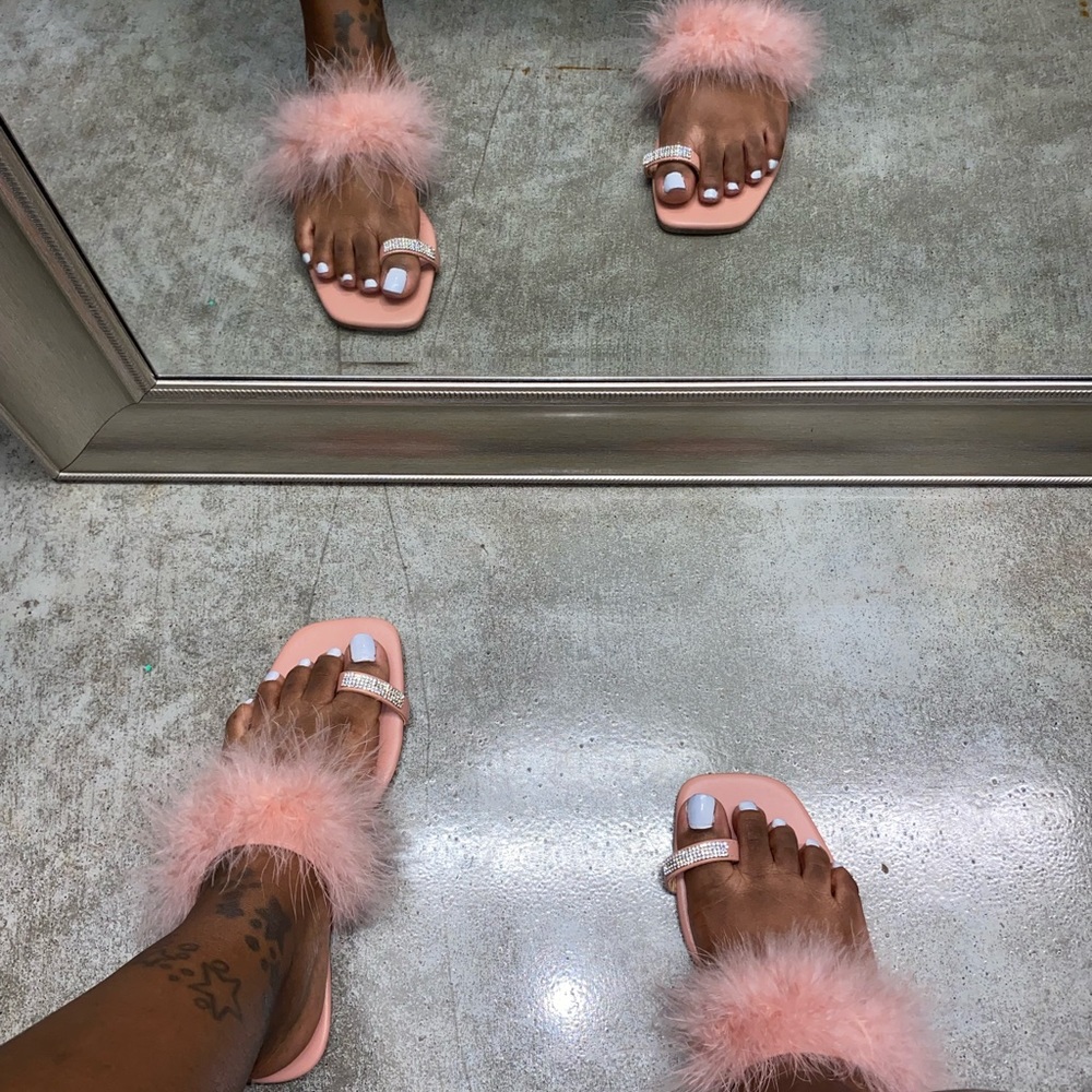 Toe Sandals w/Faux Fur
